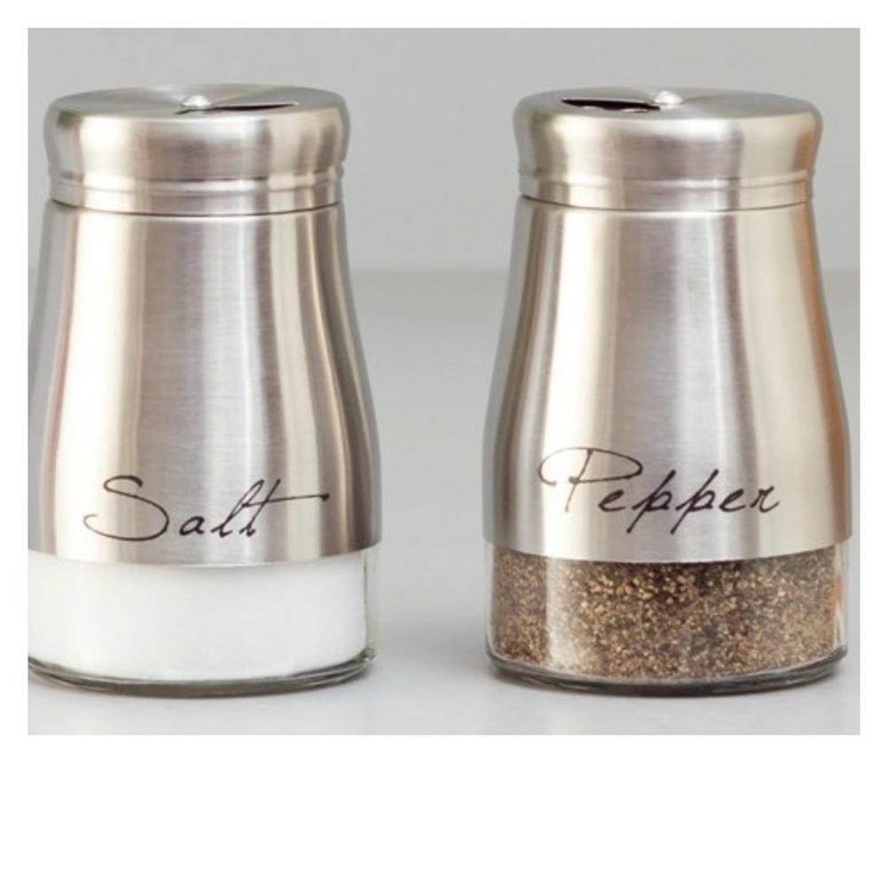 HOME BASICS SALT SHAKER SET💖💘